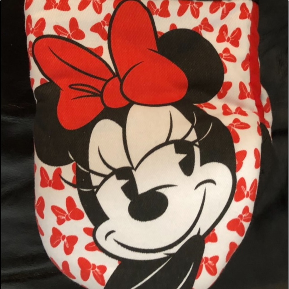 Minnie Mouse oven mitts